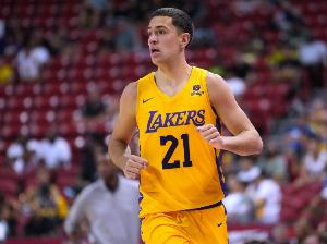 华体会网站-夏联神器！斯威德三分9中6空砍全场最高22分外加10板 正负值+14