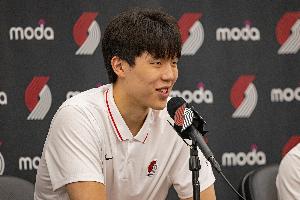 华体会网址-杨瀚森：NBA训练时间比国内短但强度更高 球员会主动寻求身体对抗