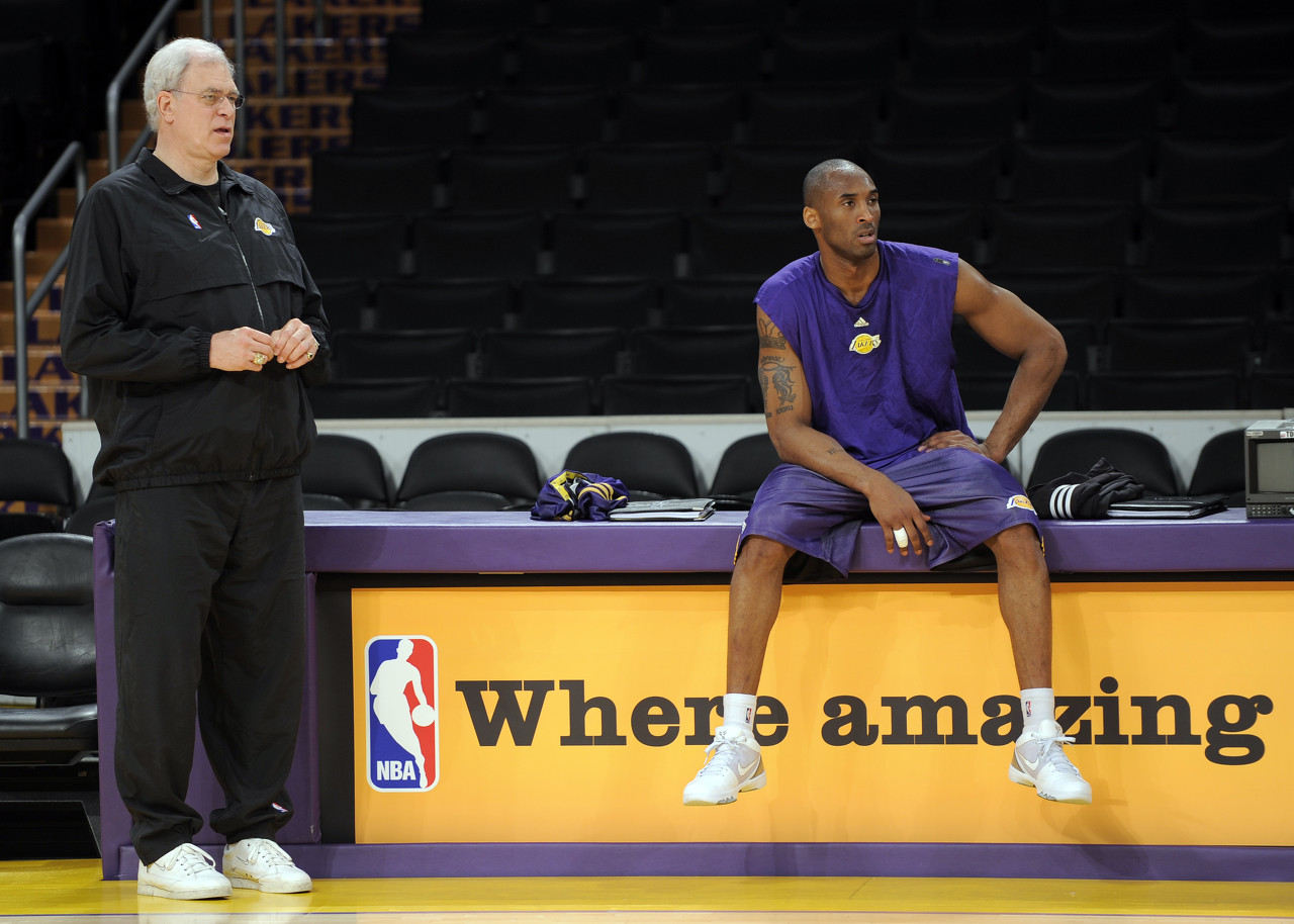 吉姆-杰克逊：06科比不满教练放任帕克乱打  所以不出手抗议🤔