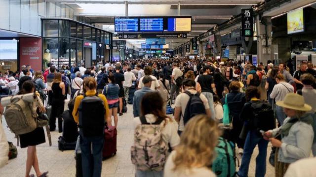 华体会登录-法国高铁线路遭蓄意纵火，巴黎交通受影响严重