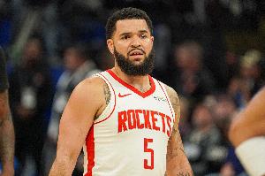 最后时刻稳住了！范弗里特14中5&amp;8罚8中砍21分 关键7分锁定胜局