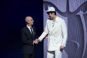 胡卫东：希望杨瀚森在NBA快速成长&amp;为国争光 这能激励国内年轻人