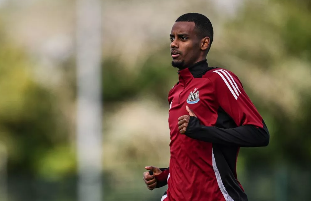 镜报：伊萨克将因为缺席对阵维拉的英超比赛而被罚款