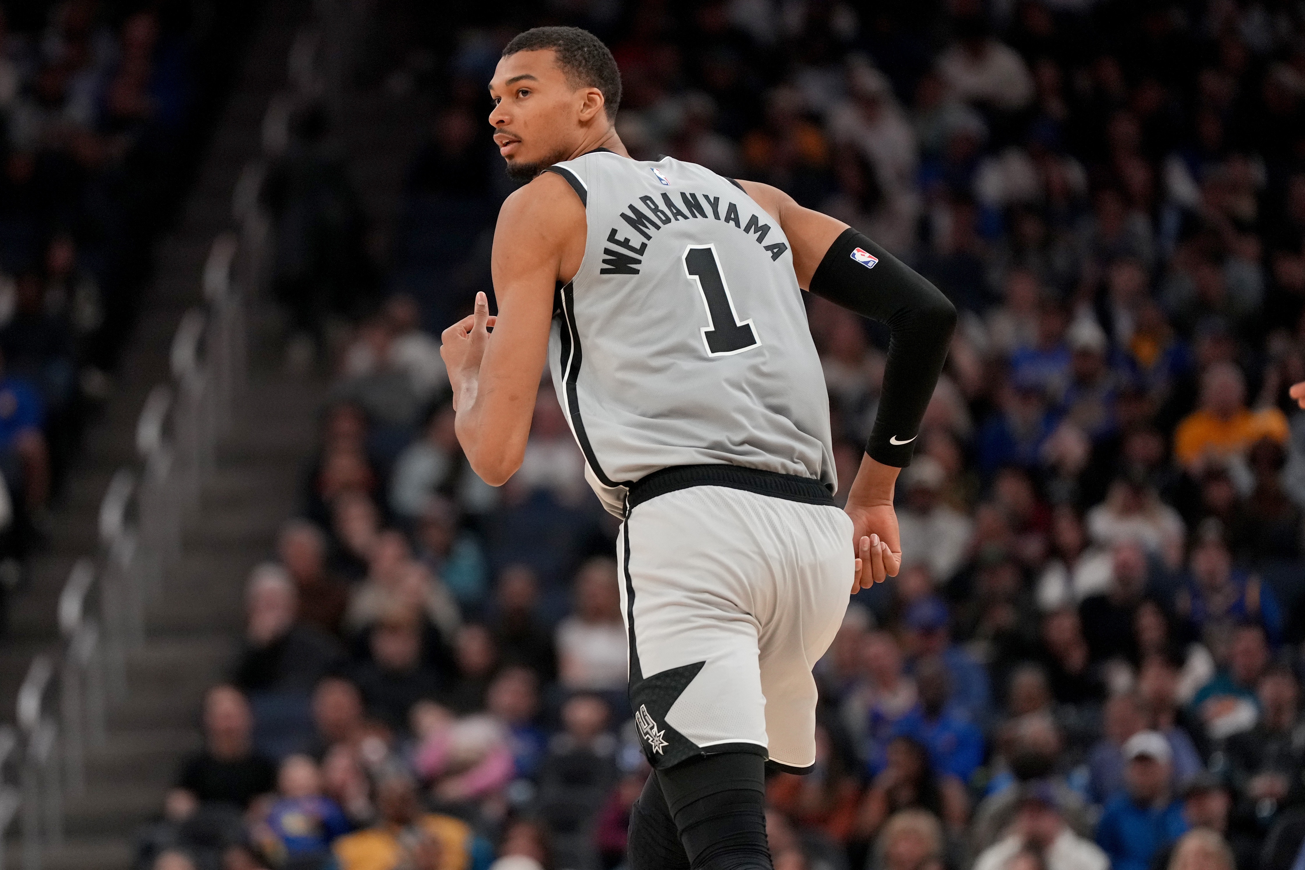 华体会网站-好消息！Shams：文班X光检查结果为阴性 马刺预计其伤势并不严重